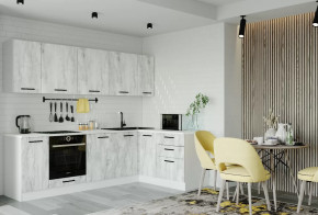 Кухонный гарнитур угловой Пайн 2600х1600 столешница 38 мм в Советском - sovetskij.mebel-tymen.ru | фото